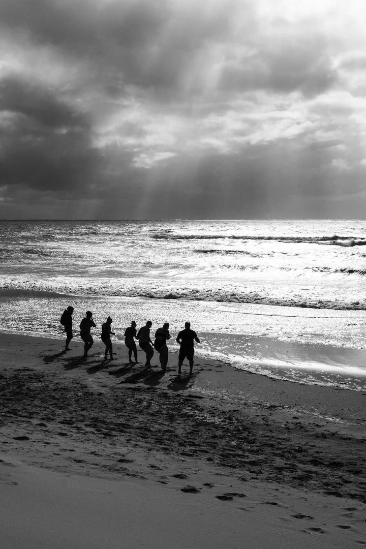 Group of travelers exploring together - Photo by Alex Fu (Pexels)